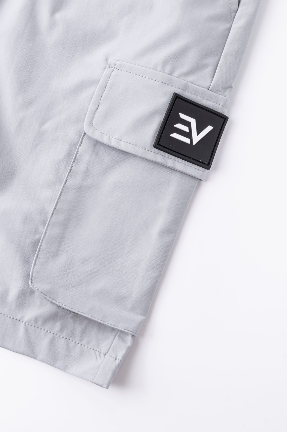 EV LOGO CARGO SHORTS - LIGHT GREY