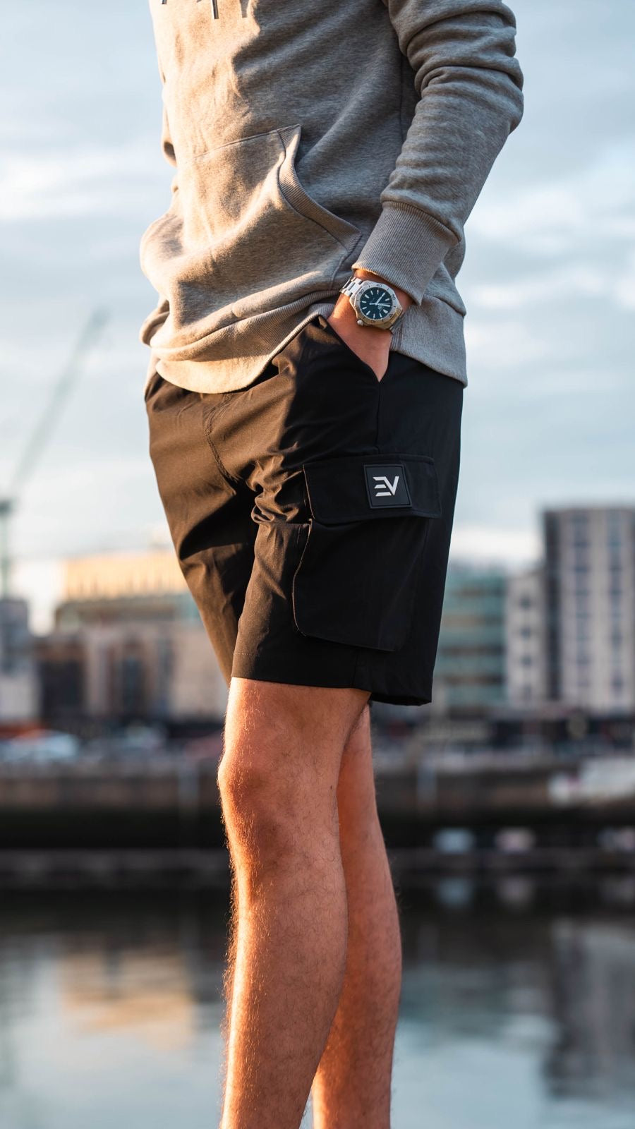 EV LOGO CARGO SHORTS - BLACK